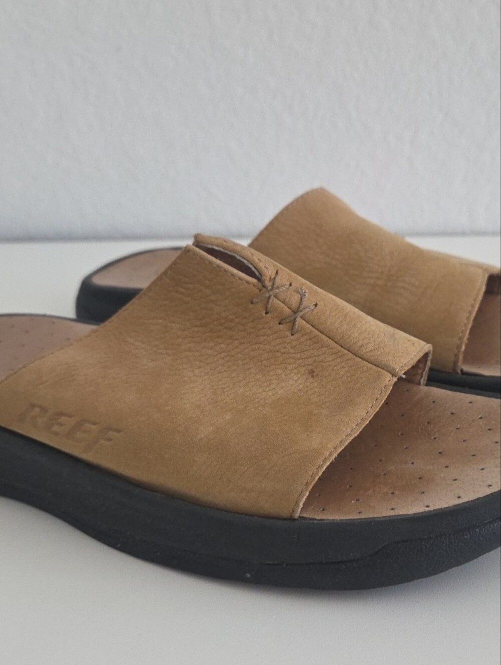 Reef Men’s Tan Slide Sandals with Black Outsole Size 9 Beach Casual Comfort